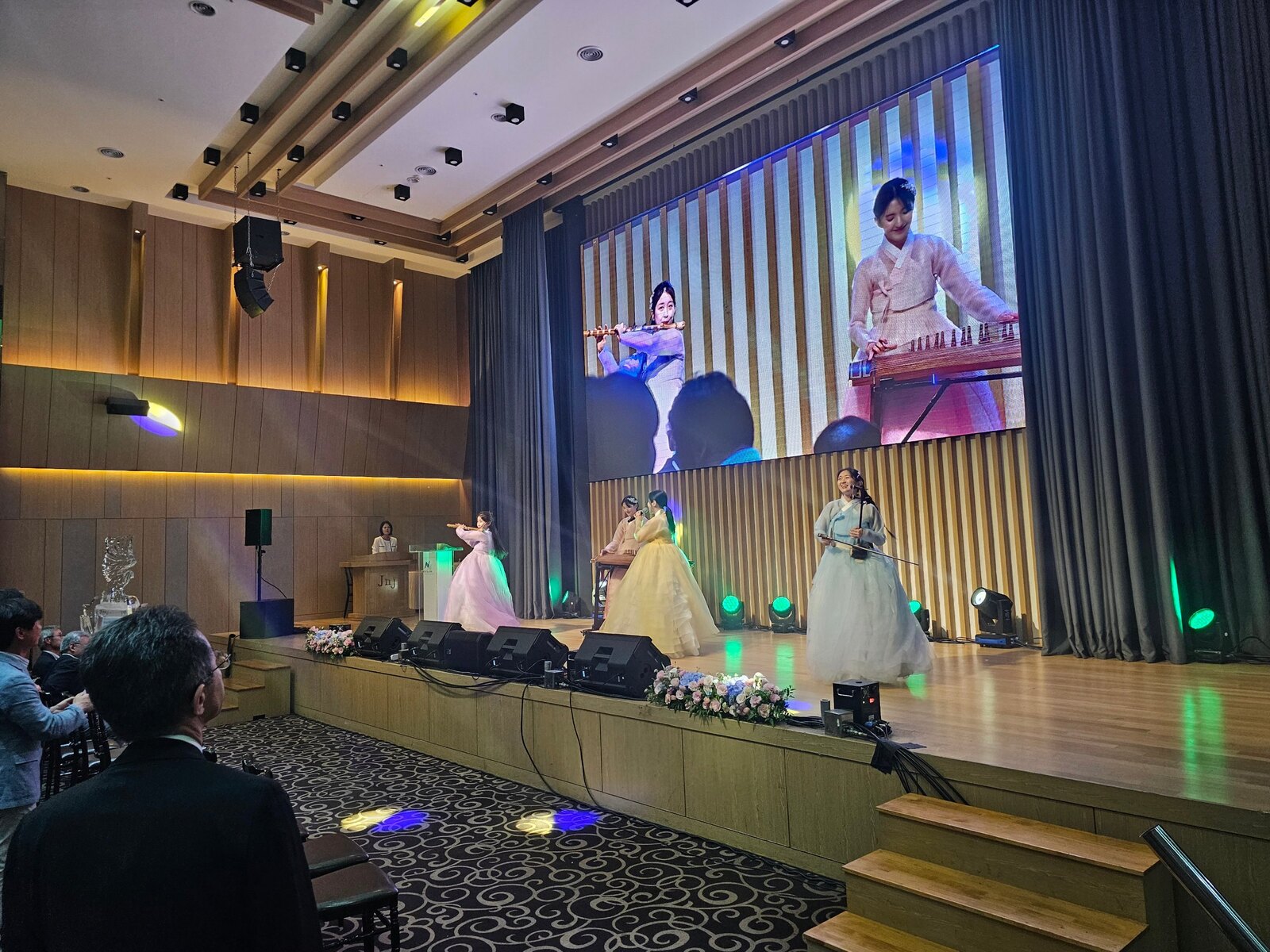 창립기념 행사 축하 공연 무대 연출